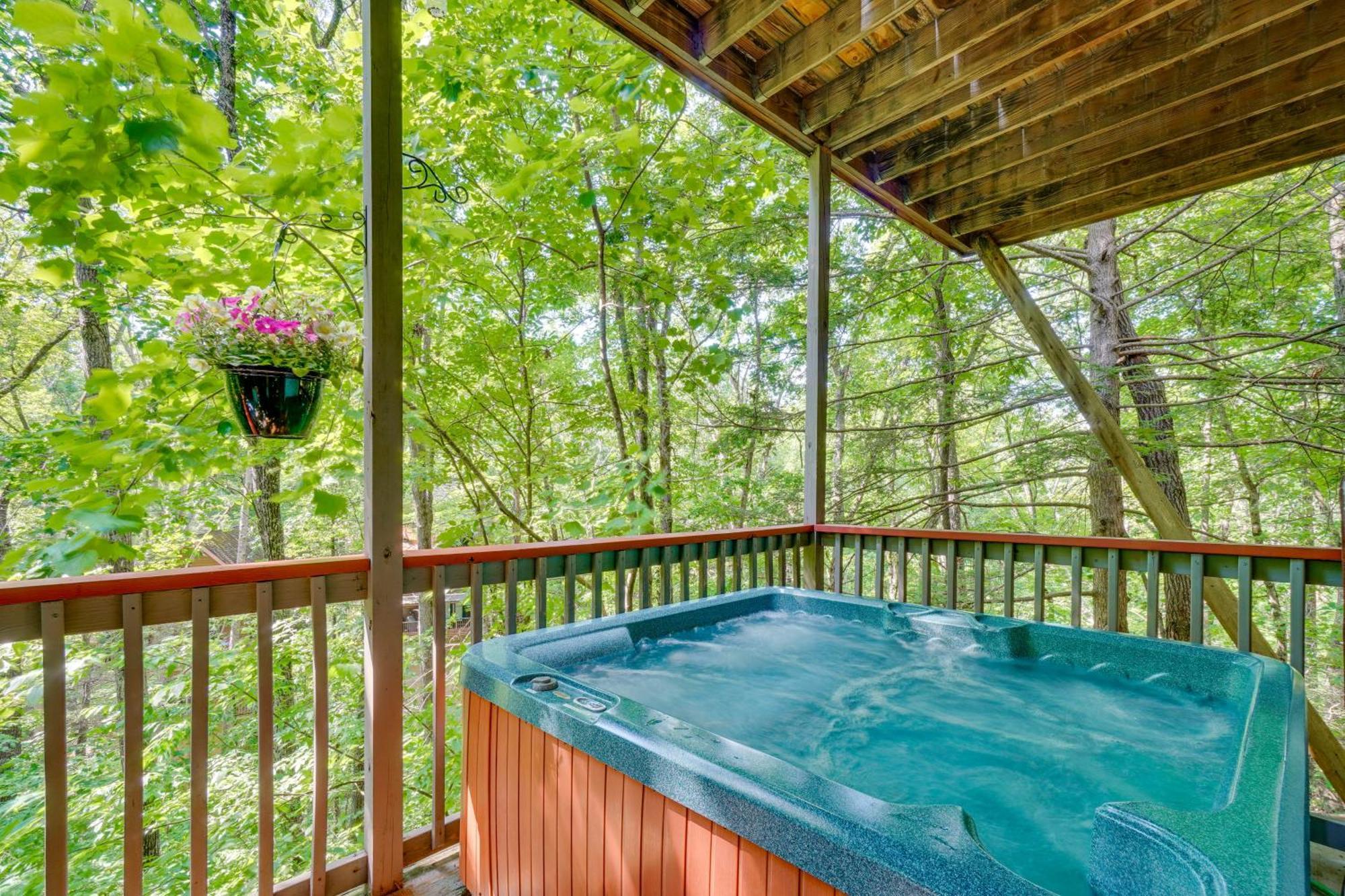 Smoky Mountain Cabin With Deck And Hot Tub! Пиджен Фордж Екстериор снимка